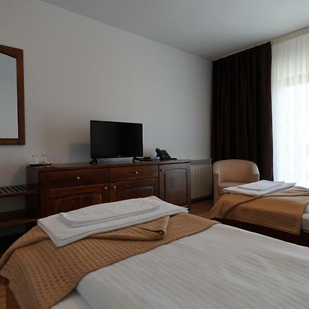 Conacul Lacurilor Hotel Baile Herculane Exterior photo