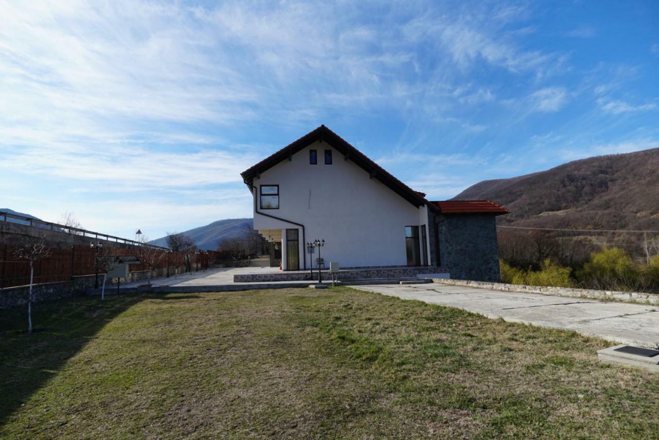 Conacul Lacurilor Hotel Baile Herculane Exterior photo